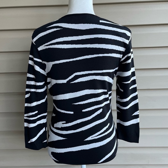 •Cyrus• Knit V-neck Pullover Top - Size Medium - Picture 6 of 8